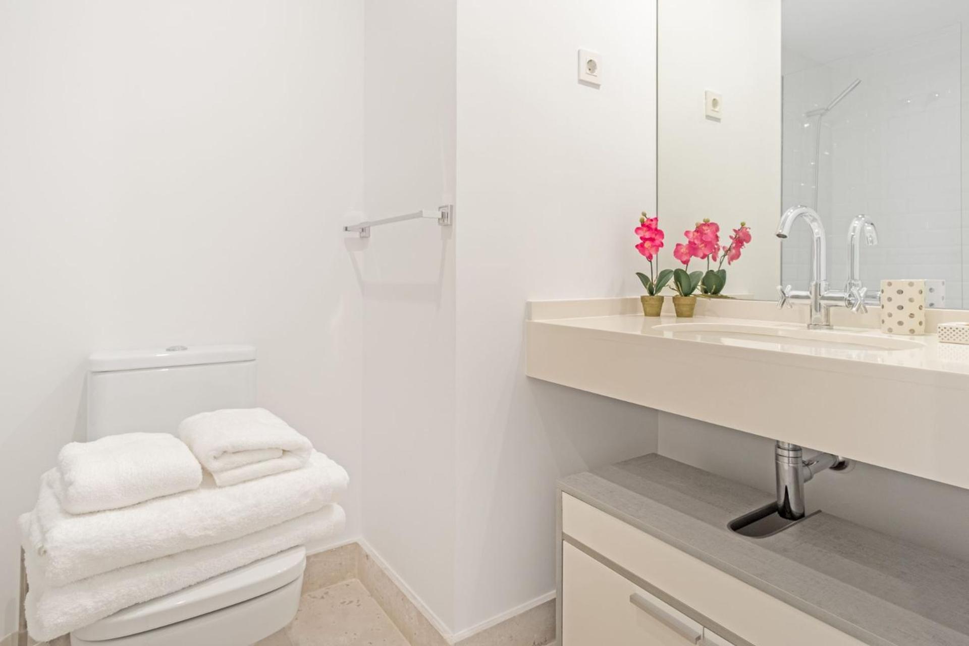 Charming 1-bedroom In Stylish Retreat For 2, Alonso Martinez I * Madrid